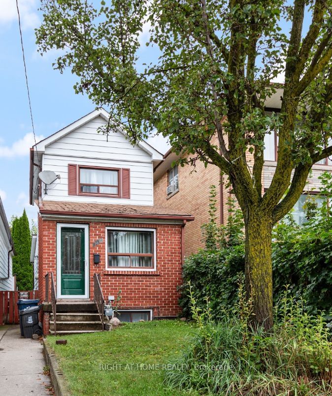 147 Harvie Ave W Toronto, M6E 4K5 | Image 1