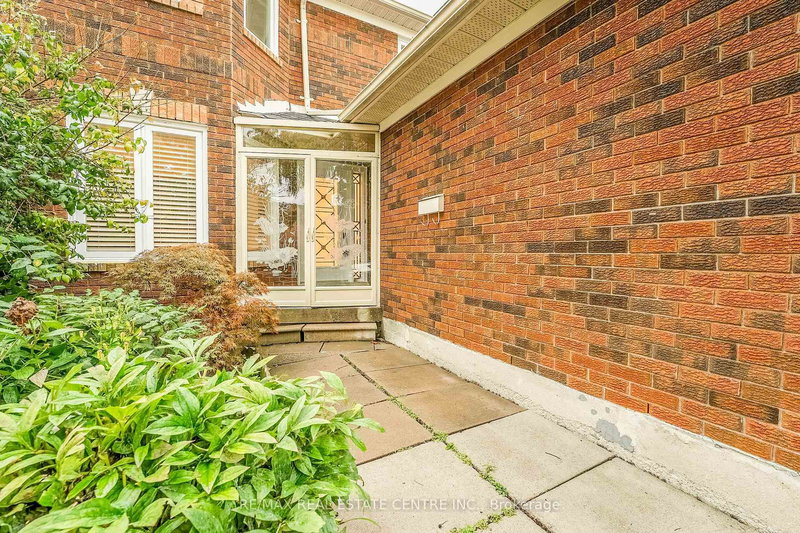 5202 Buttermill Crt, Mississauga, L5V 1S4 | Image 3
