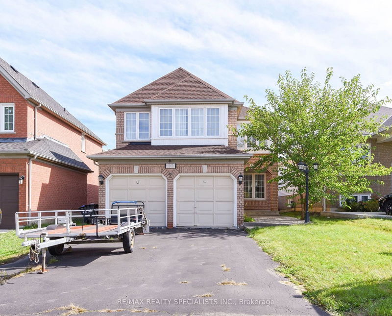 107 Seclusion Cres  Brampton, L6R 1K8 | Image 2