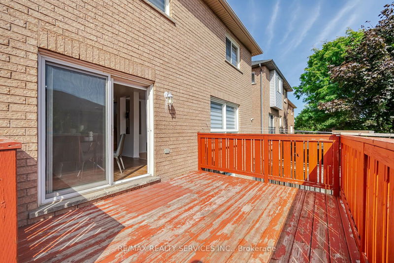 22 Roxton Cres  Brampton, L7A 2E7 | Image 16