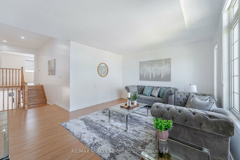 22 Roxton Cres  Brampton, L7A 2E7 | Image 17