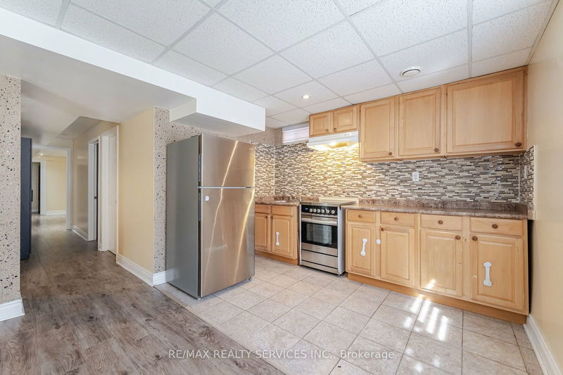 22 Roxton Cres  Brampton, L7A 2E7 | Image 35