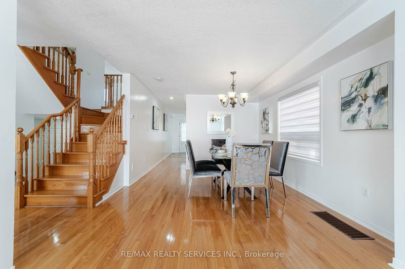 22 Roxton Cres  Brampton, L7A 2E7 | Image 4