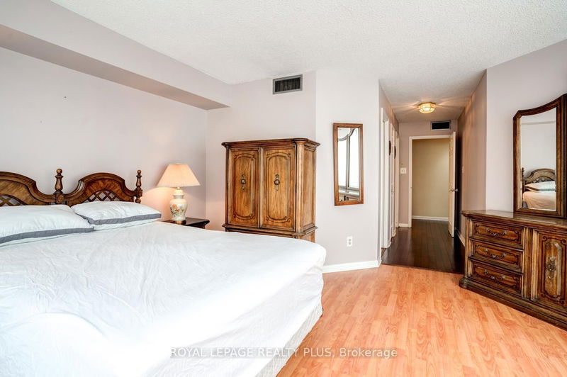  211 - 45 Kingsbridge Garden Circ  Mississauga, L5R 3K4 | Image 23