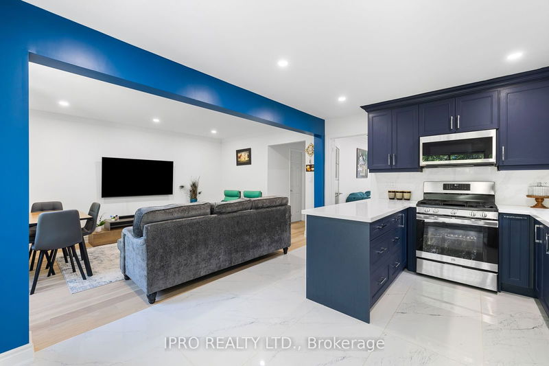 3335 Dovetail Mews  Mississauga, L5L 5E9 | Image 12