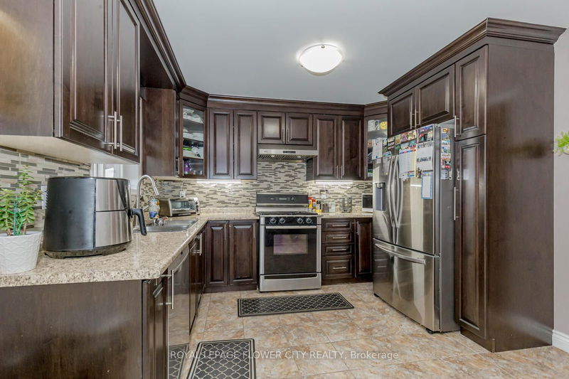 60 Legend Lane  Brampton, L6X 5B6 | Image 12