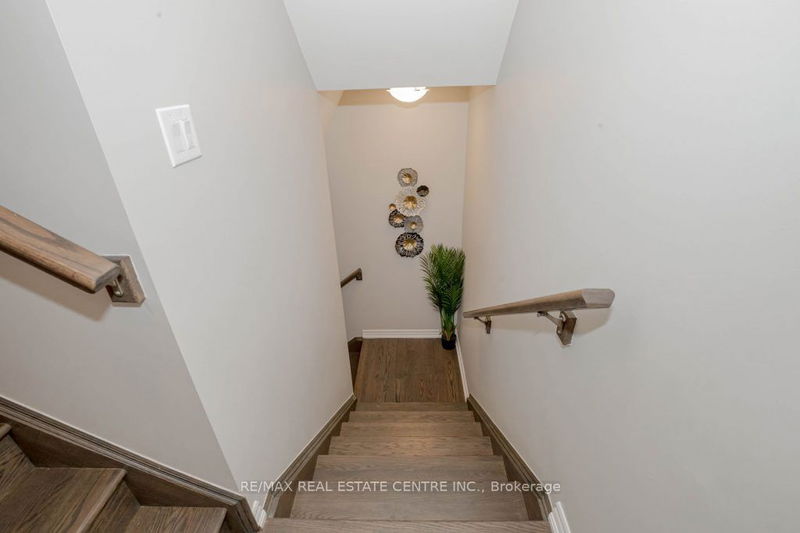  17 - 980 Logan Dr E Milton, L9E 1T1 | Image 32