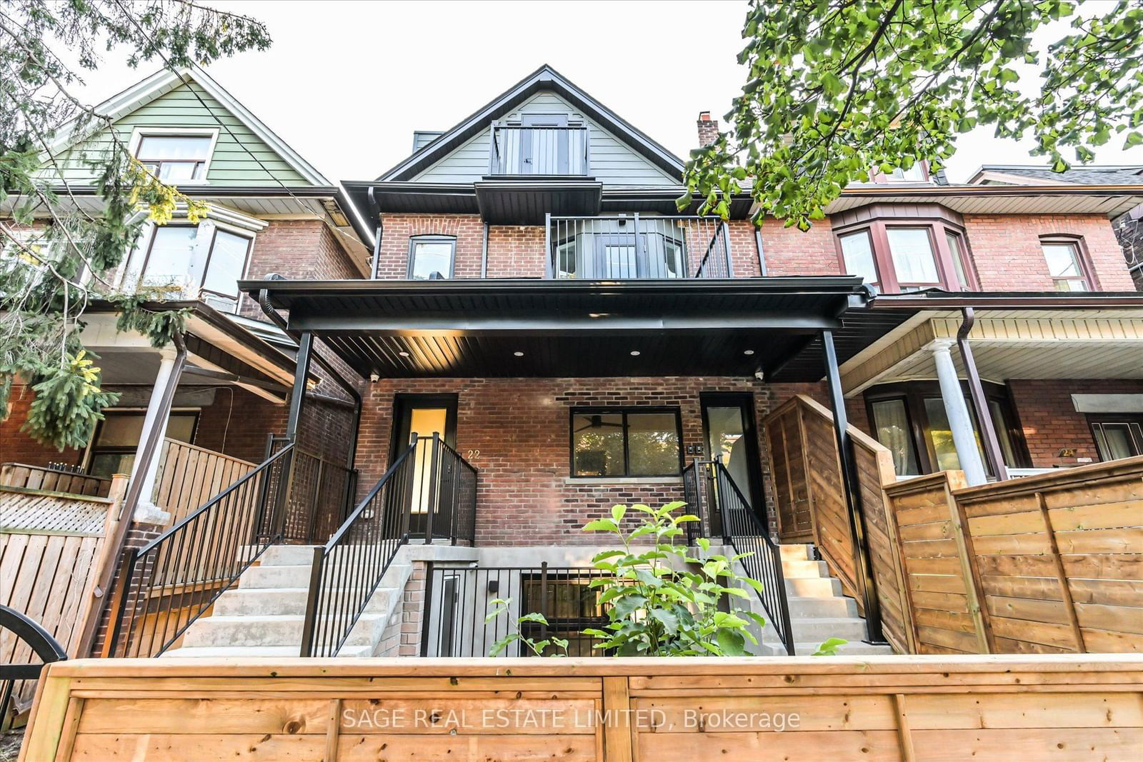 Building in 22 Lansdowne Avenue