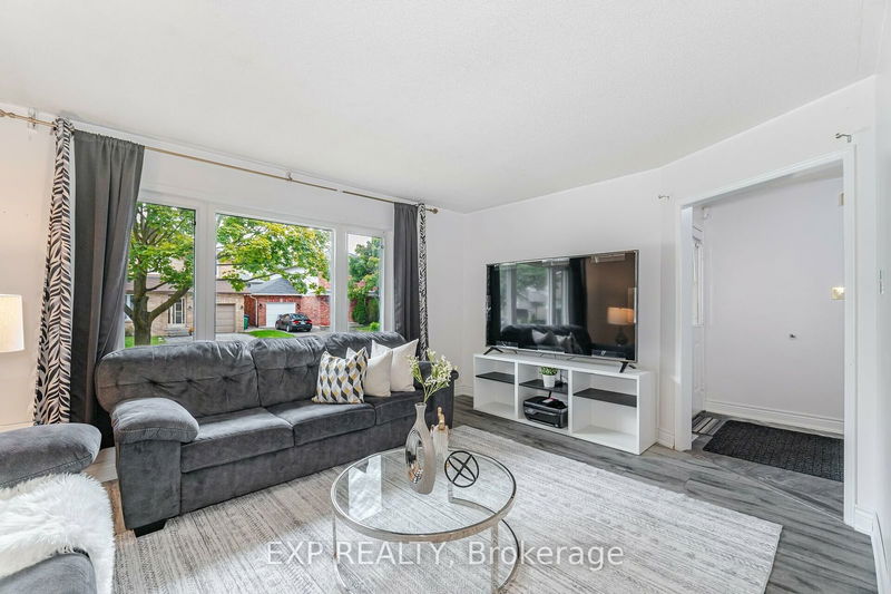 1 Sage Crt  Brampton, L6X 4J4 | Image 5