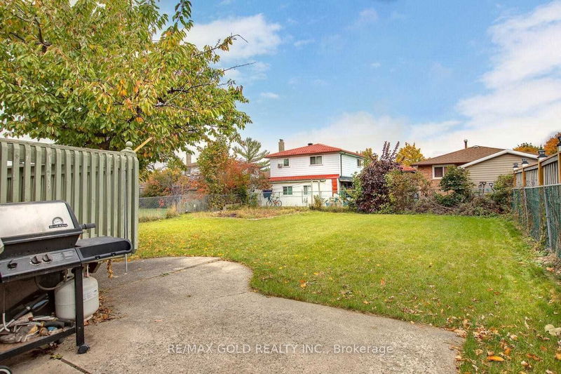 3394 Dwiggin Ave  Mississauga, L4T 3J2 | Image 2