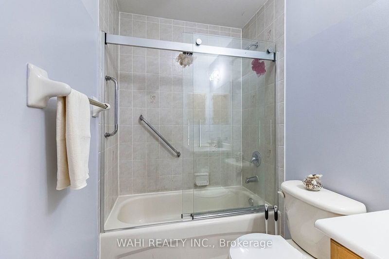 12 Tanglemere Cres  Brampton, L7A 1R7 | Image 24