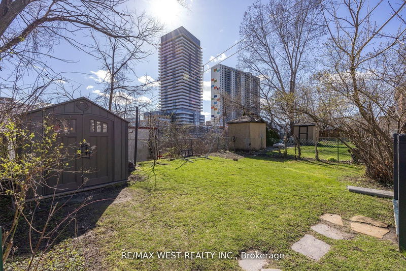 76 Rosemount Ave  Toronto, M9N 3B3 | Image 40