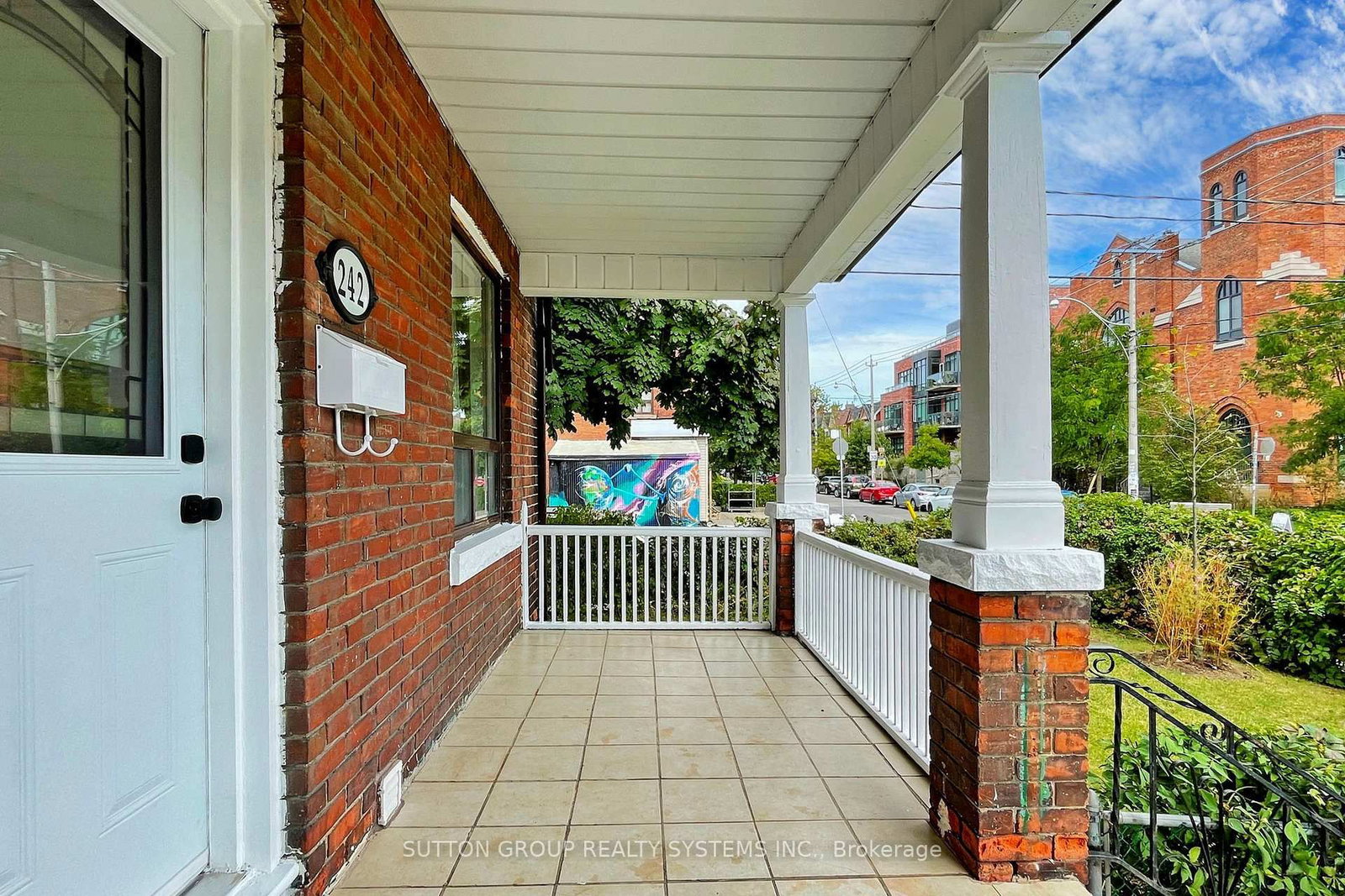 Listing Image 4