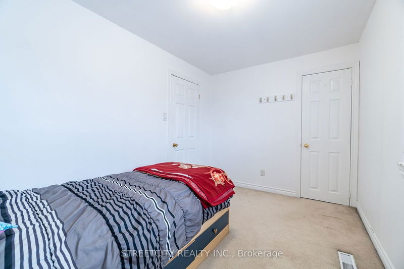 57 Town House Cres  Brampton, L6W 3C3 | Image 15