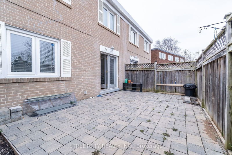 57 Town House Cres  Brampton, L6W 3C3 | Image 22