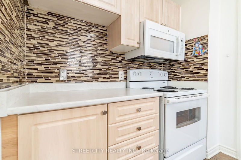 57 Town House Cres  Brampton, L6W 3C3 | Image 9