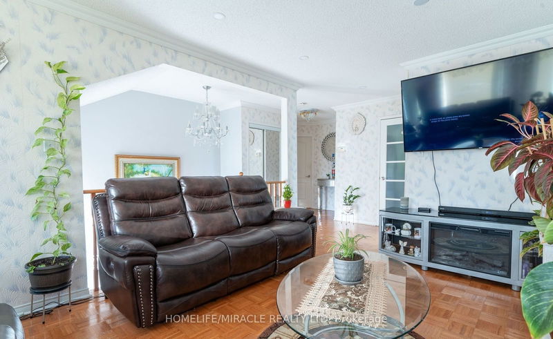 48 Ridgemore Cres  Brampton, L7A 2L4 | Image 7