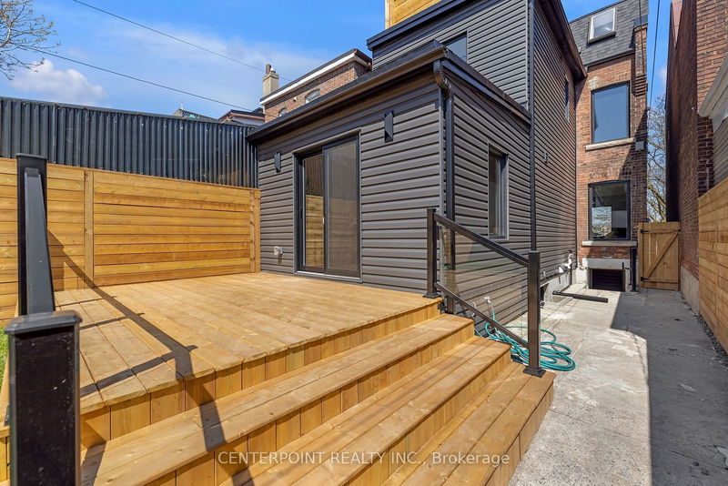 782 Crawford St  Toronto, M6G 3K3 | Image 38