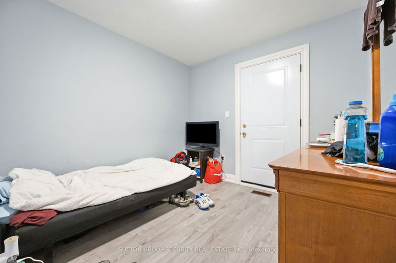 1104 Glengrove Ave  Toronto, M6B 2K4 | Image 16