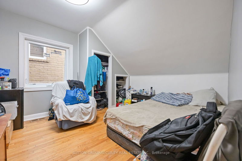 1104 Glengrove Ave  Toronto, M6B 2K4 | Image 18