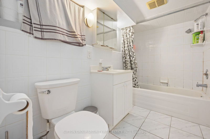 1104 Glengrove Ave  Toronto, M6B 2K4 | Image 23