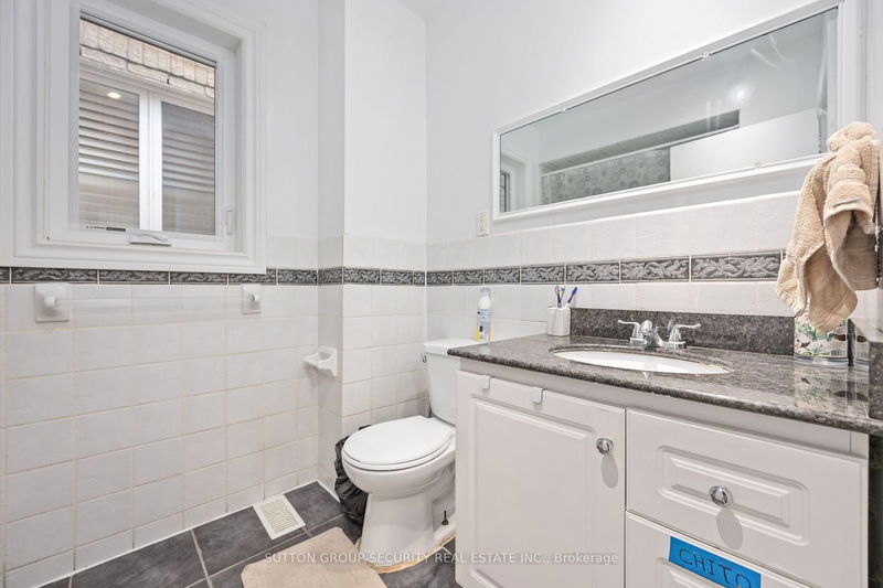 1104 Glengrove Ave  Toronto, M6B 2K4 | Image 27