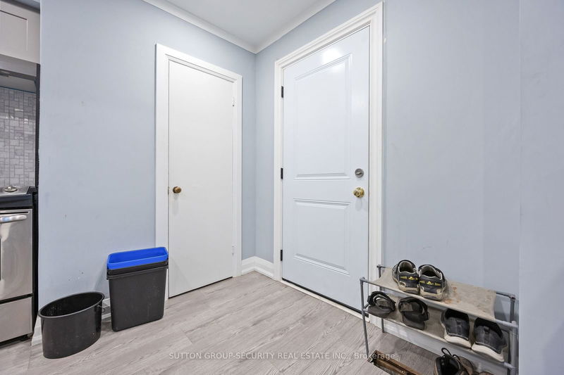 1104 Glengrove Ave  Toronto, M6B 2K4 | Image 7