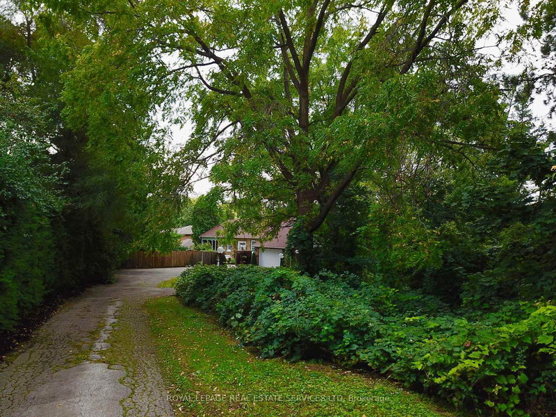 85 Yorkleigh Ave, Toronto, M9P 1Y3 | Image 2