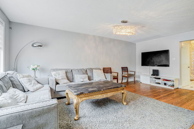 2283 Delkus Cres  Mississauga, L5A 1K8 | Image 11