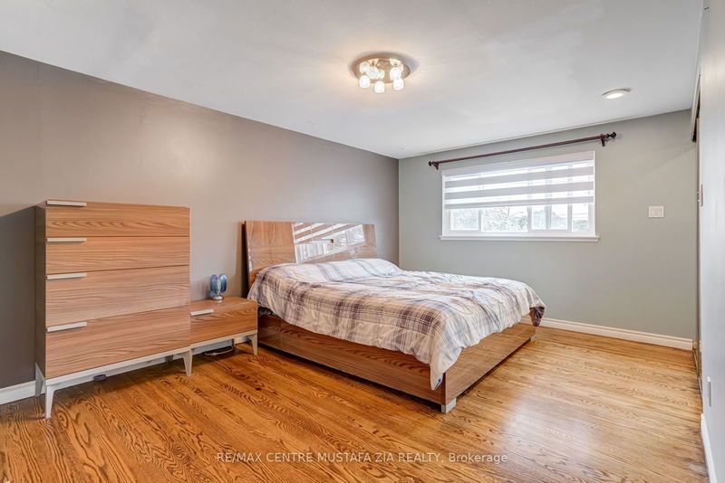 2283 Delkus Cres  Mississauga, L5A 1K8 | Image 17