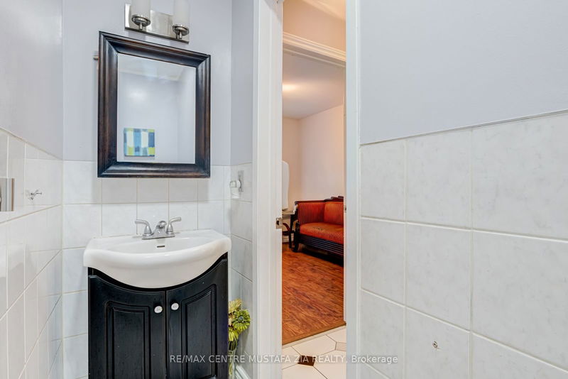 2283 Delkus Cres  Mississauga, L5A 1K8 | Image 9