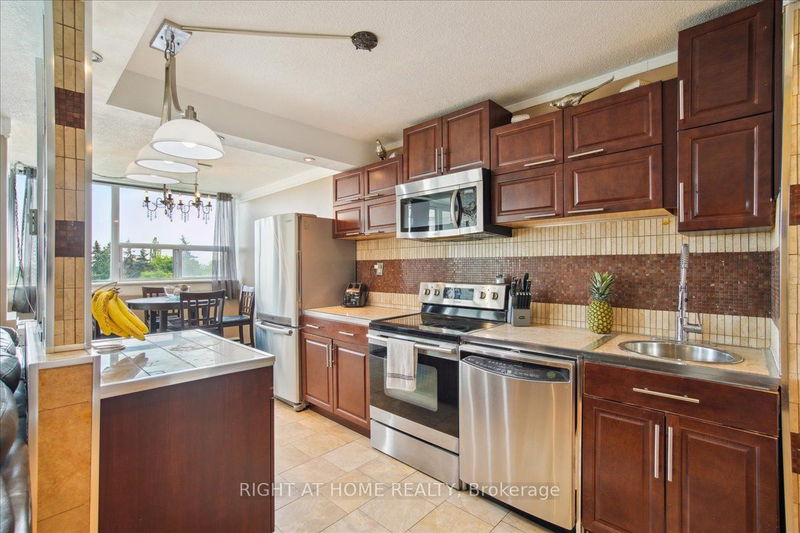  410 - 530 Lolita Gdns  Mississauga, L5A 3T2 | Image 9