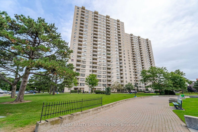  915 - 370 Dixon Rd  Toronto, M9R 1T2 | Image 2