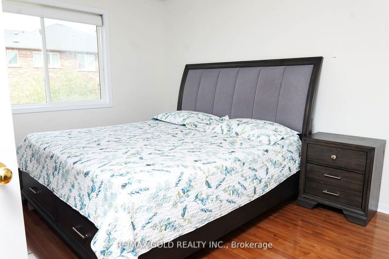 14 Coachlight Cres  Brampton, L6P 2Y6 | Image 17