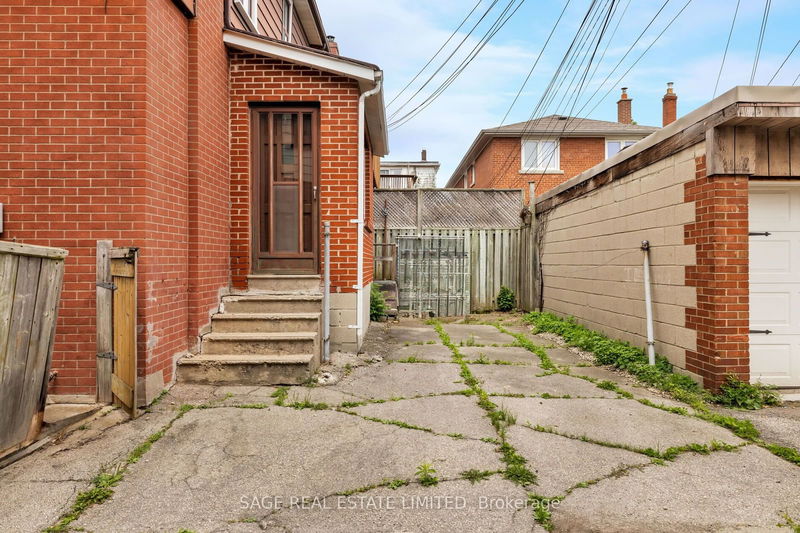 177 Harvie Ave  Toronto, M6E 4K5 | Image 19