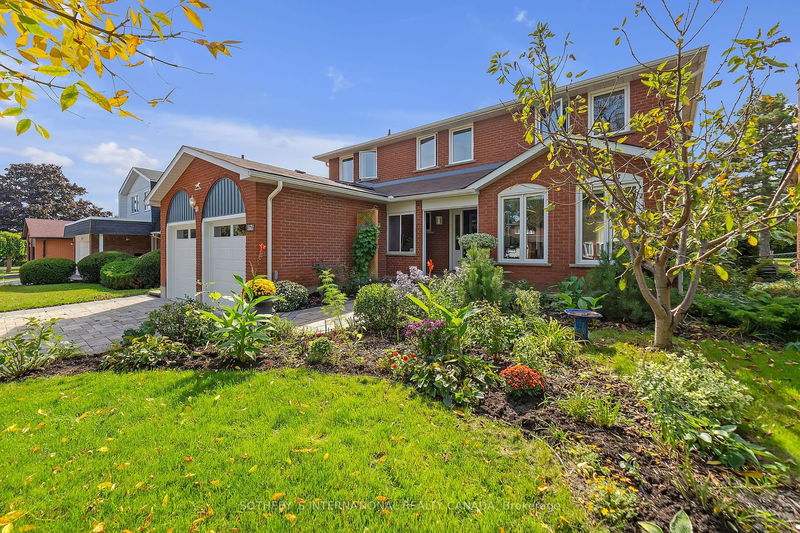 316 Pinegrove Rd  Oakville, L6K 3R1 | Image 3