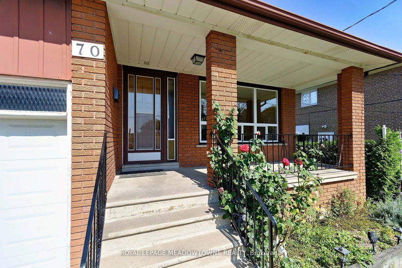 70 Saint Andrews Blvd  Toronto, M9R 1W3 | Image 2