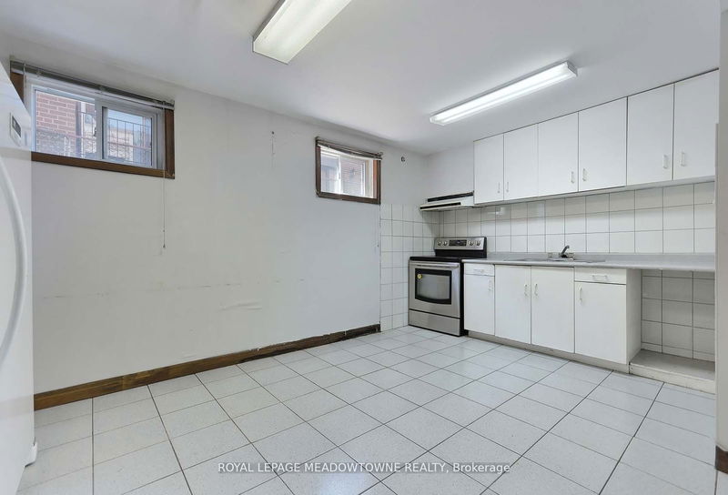 70 Saint Andrews Blvd  Toronto, M9R 1W3 | Image 24