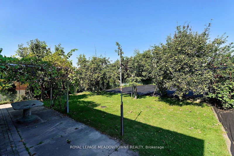 70 Saint Andrews Blvd  Toronto, M9R 1W3 | Image 27