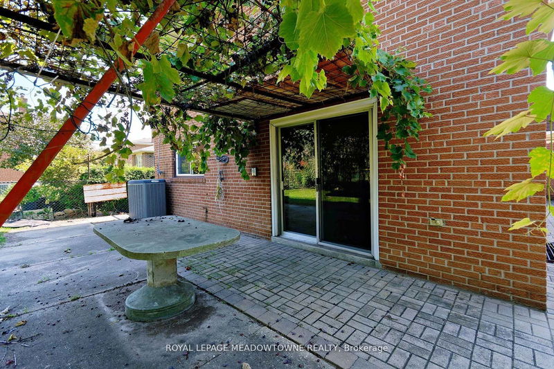 70 Saint Andrews Blvd  Toronto, M9R 1W3 | Image 30