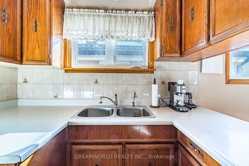 44 Watney Cres  Toronto, M3L 2C9 | Image 12