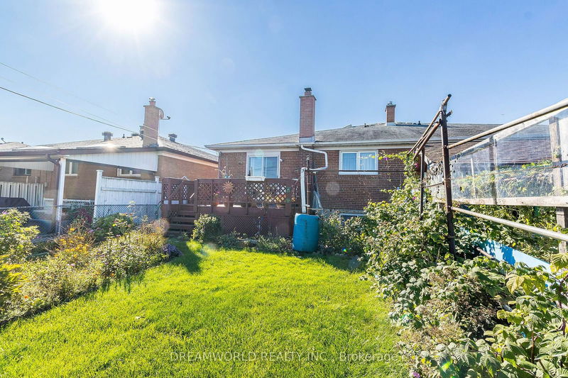 44 Watney Cres  Toronto, M3L 2C9 | Image 26