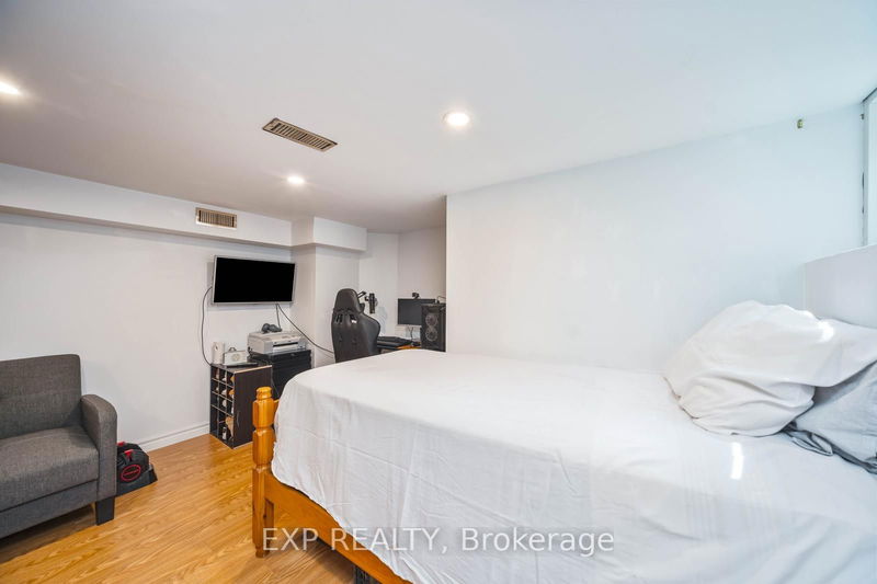 490 Caledonia Rd  Toronto, M6E 4V2 | Image 22