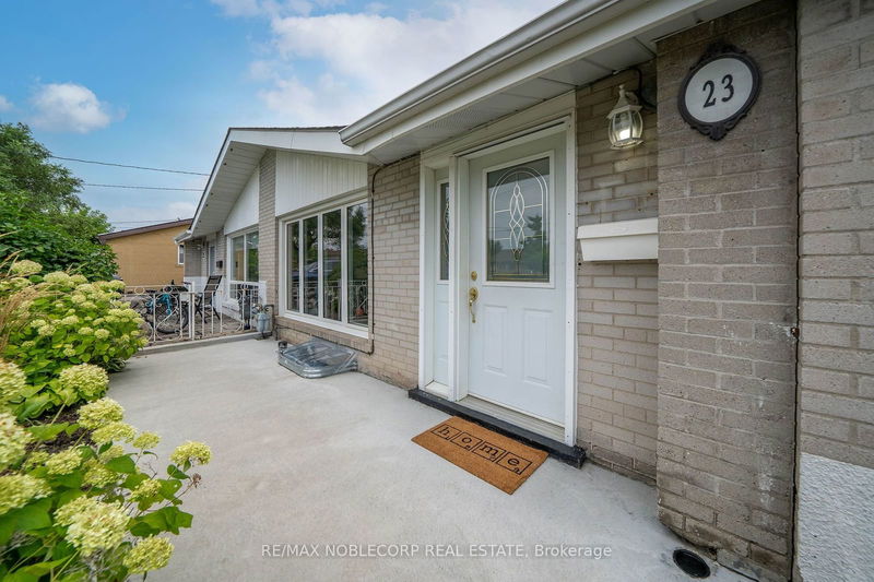 23 Kanarick Cres  Toronto, M3L 1P3 | Image 3