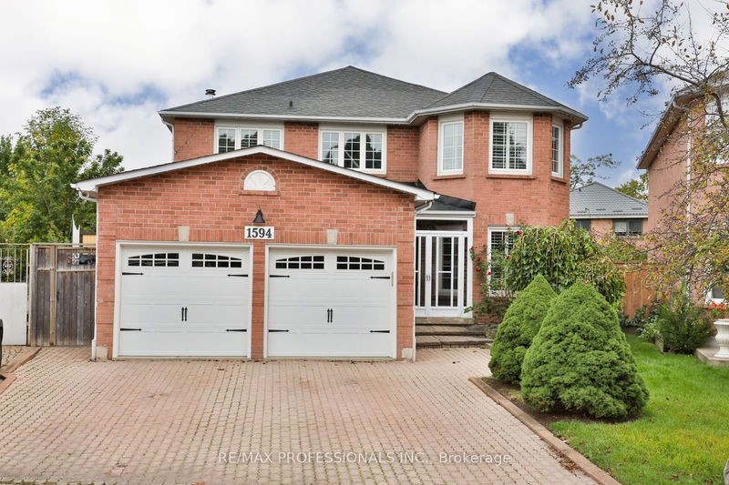 home for lease on 1594 Stillriver Crescent