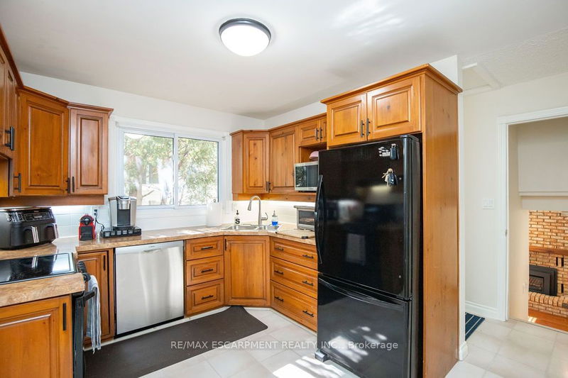 2090 Linmouth Terr  Burlington, L7P 1Y4 | Image 11