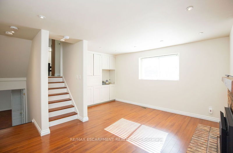 2090 Linmouth Terr  Burlington, L7P 1Y4 | Image 24