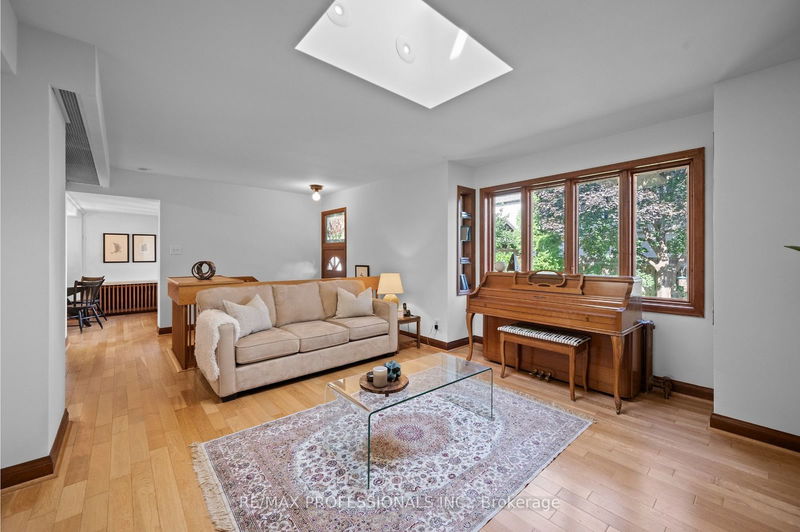 48 Kingsway Cres  Toronto, M8X 2R6 | Image 12