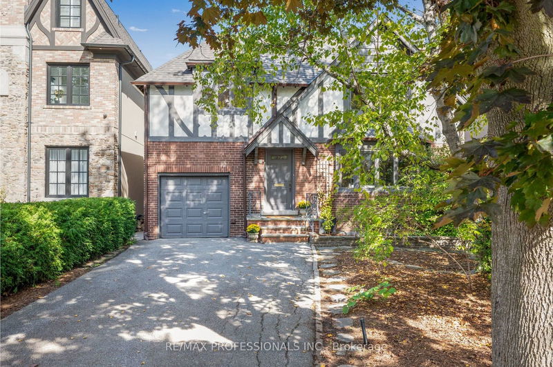 48 Kingsway Cres  Toronto, M8X 2R6 | Image 2