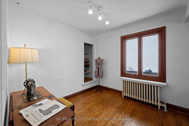 48 Kingsway Cres  Toronto, M8X 2R6 | Image 25